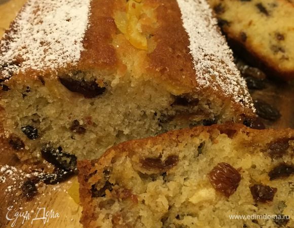 Кекс, конечно, уже готов к употреблению, но лучше его остывшим обернуть в плёнку и оставить на дня два-три... И вот тогда он станет именно таким, каким должен быть!
P.S: я очень подробно описала такой простой рецепт, потому что мне очень хотелось поделиться всеми тонкостями, при их соблюдении кекс из просто вкусного становится шедевральным;)