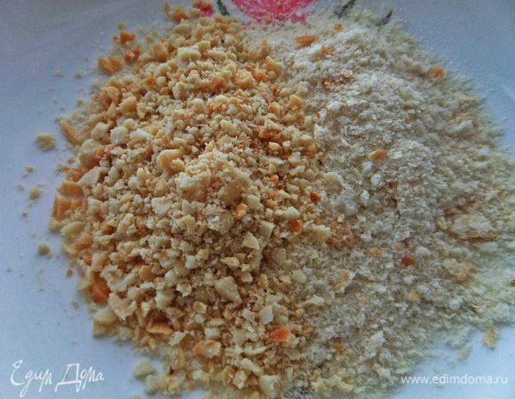 Смешать с сухарями пополам.