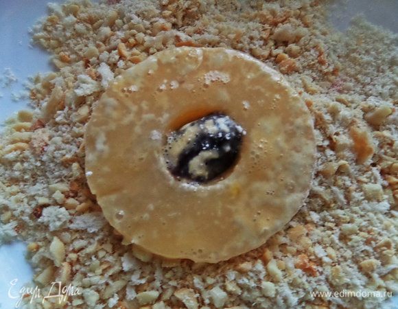 Затем в хрустящую панировку.