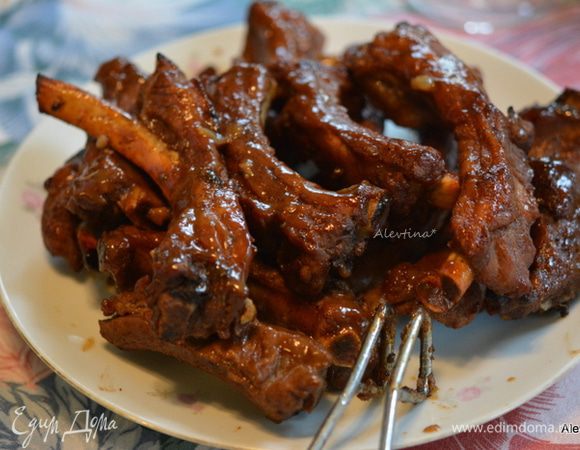 Подаем к столу, можно вновь смазать остатками глазури.