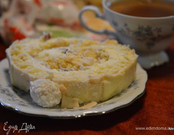 Готовый рулет разрезать на порции. Подаем к столу. Приятного аппетита.