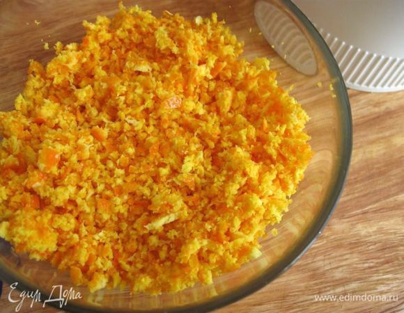 Оставить измельченную цедру на время, закрыв посуду с цедрой пленкой.