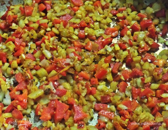 Перемешиваем, прогреваем минут 5.