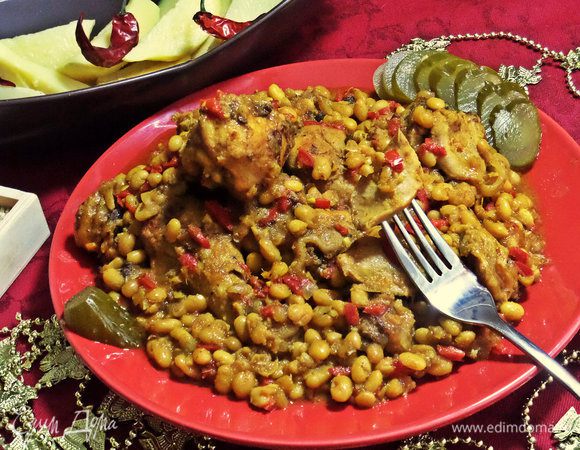 Подаём тут же! Рядом прилагаются маринованные огурчики. Ну и картошечка..., куда без неё!