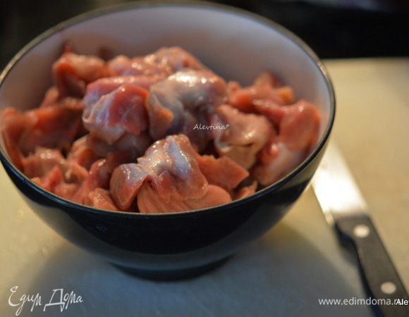 Желудочки очистить и нарезать.