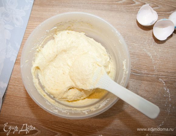 Аккуратно перемешайте лопаткой.