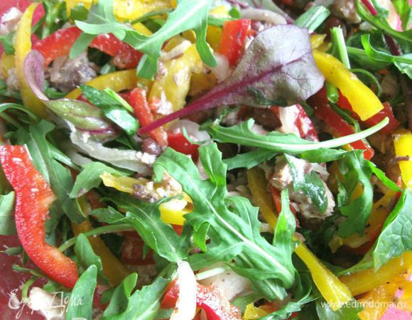 Вот такой яркий салатик получился. 