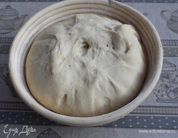 Накройте пластиковым пакетом, расстойка 45-60 минут, до увеличения объема вдвое. 