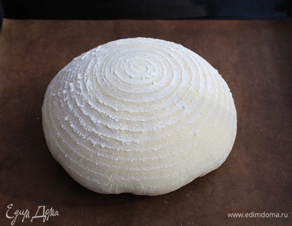 Если надавить пальцем на полностью расстоявшийся, готовый к выпечке хлеб, должна остаться вмятина.