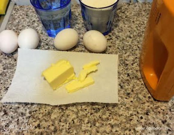Духовку нагреть до 220°С. Яйца (большие) должны быть комнатной температуры.