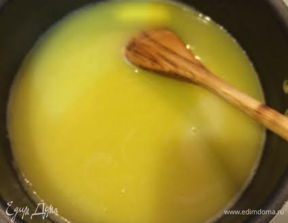 Нагреть масло с водой и солью, до полного растворения масла.