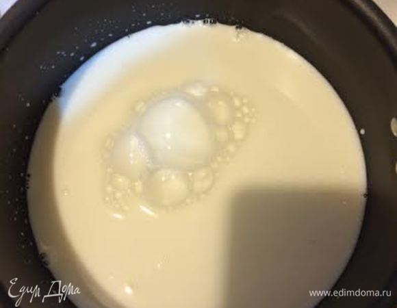 Молоко слегка подогреть.