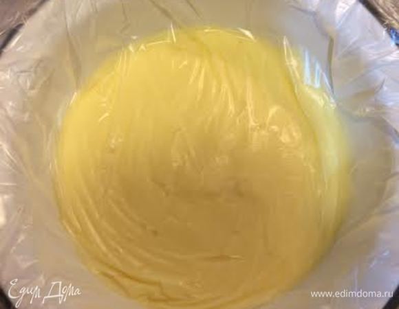 Перелить в миску, накрыть пленкой и остудить.