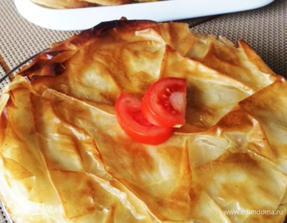 Начинки у меня было гораздо больше, чем нужно было, поэтому я сделала еще и пирог мясной. Так что, пирог это был наш бонус к "гнездам".