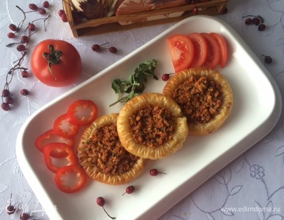 Подавала с салатом из свежих овощей.
Угощайтесь, приятного аппетита!!!