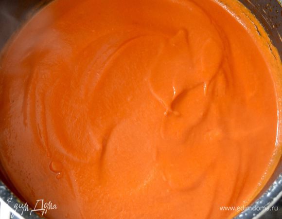 Слегка остудить и пюрировать блендером.