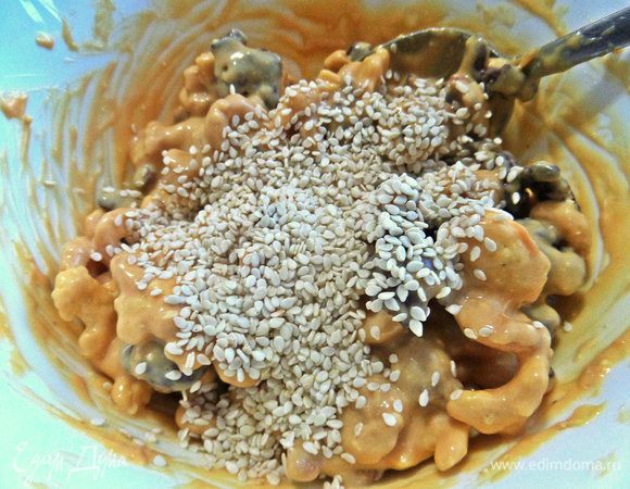 Ложку кунжута или других орешков.