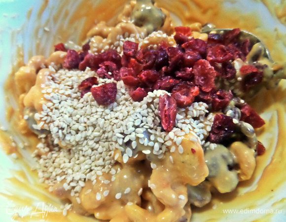 Для лёгкой кислинки добавим клюкву.