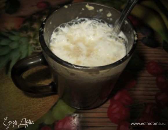 в теплое молоко высыпать сахар и соль, размешать и всыпать дрожжи. Перемешать и подождать 15-20 минут пока не появится "шапочка"