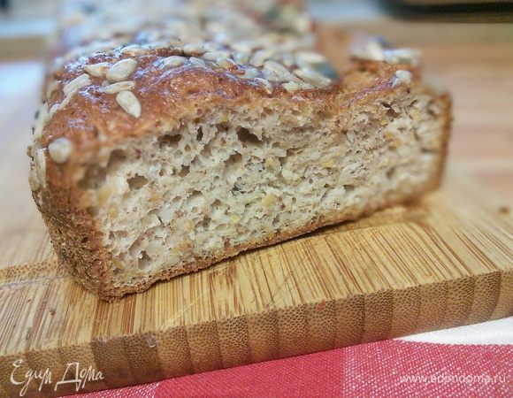 Хлеб получается мягенький, немного оседает при остывании. 