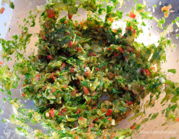 И тоже измельчить в фуд-процессоре.

При наличии большого фуд-процессора, можно измельчить все ингредиенты сразу.