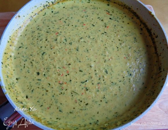 В конце варки карри добавляем соль, перец по вкусу. Снять карри с огня и хорошо перемешать. Оно готово. Аромат стоит сумашедший!