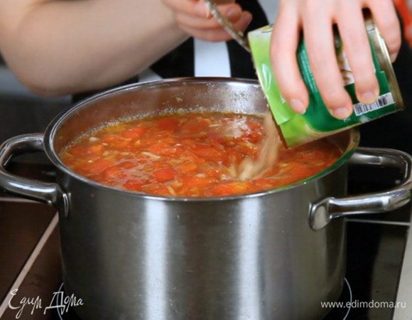 Затем добавить фасоль.