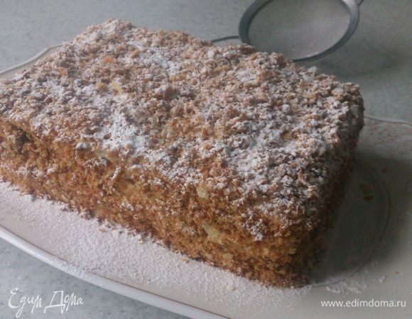 Посыпать сахарной пудрой. Дать постоять часа 3-4 при комнатной температуре, а затем вынести на холод.