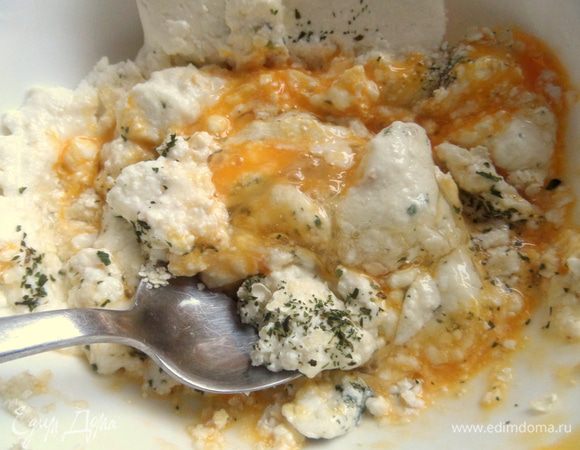 Перемешиваем и даём постоять минут 5-10, чтобы хлопья пропитались.