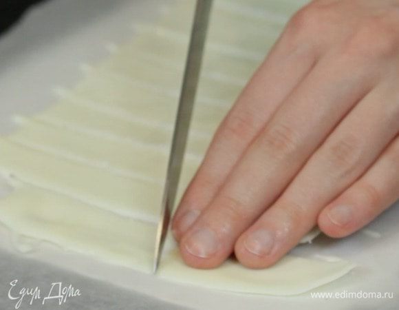 Затем нарезаем на полоски нужной длины.