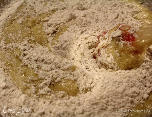 Всыпать муку и снова, снова размешать :)