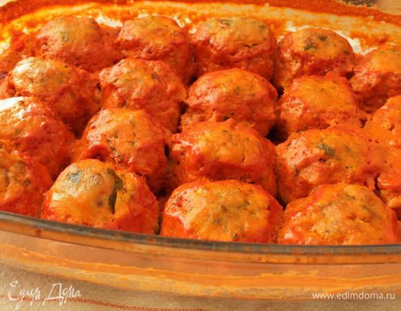 Форму накрыть крышкой и запекать при 180°С 40 минут. Подавать с любым гарниром по вашему выбору. Приятного вам аппетита!