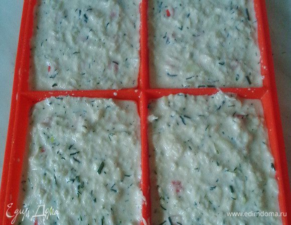 Наполнить тестом и отправить выпекаться при 180-190°С, 10 минут.