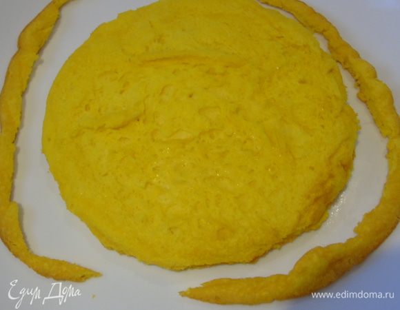 Вырезать круг диаметром 14 см.