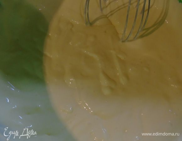 Добавляем маскарпоне и перемешиваем, лучше венчиком.