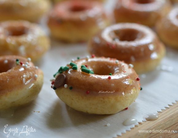 Украсить по желанию кондитерской крошкой. Подаем к столу. Приятного аппетита.