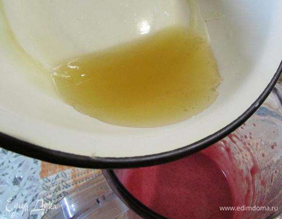 Заранее замоченный (в 50 мл воды), нагреть на водяной бане до растворения и влить в вишневый мусс, перемешать.