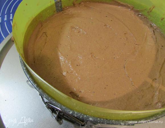 Разровнять шоколадный мусс и поставить в холодильник минут на 30-40, я оставила на ночь.