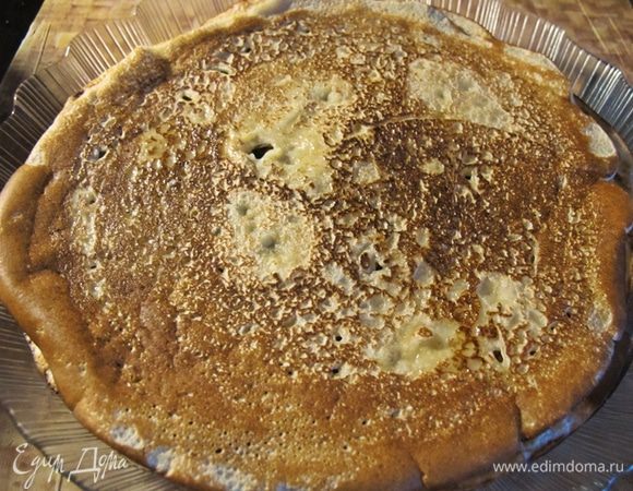 Добавление в тесто соды и лимонной кислоты делает блинчики пористыми, кружевными.