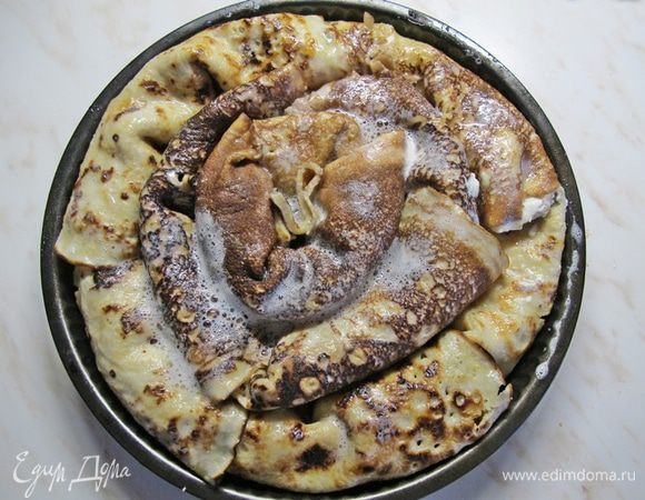 Рулетики выкладываем в форму не очень плотно и заливаем льезоном так, чтобы он протек вниз формы.