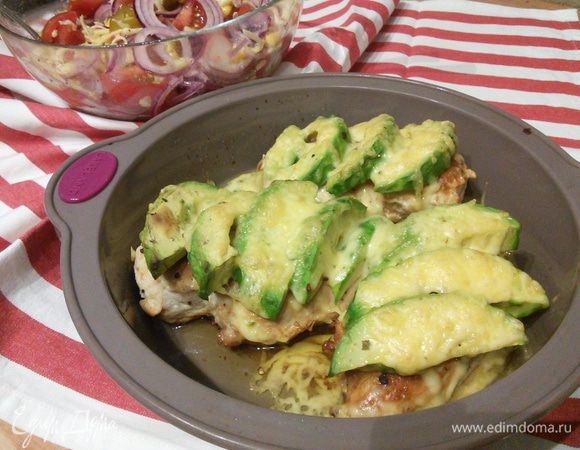 Подавать с салатом. 