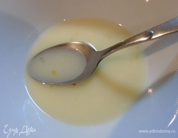 Крахмал разведите в соке, который вы слили с фруктов.