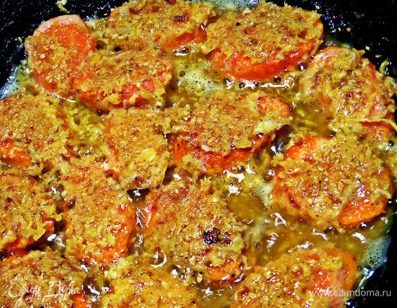 Жарим кружочки в растительном масле с двух сторон.