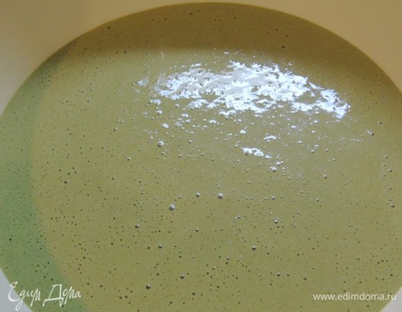 Добавьте растительное масло и перемешайте. 