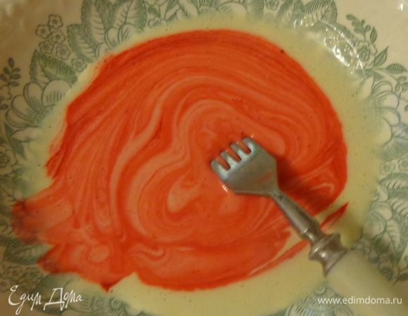 Для начала сделать обыкновенное блинное тесто: чуть взбить яйцо с сахаром и солью, добавить теплое молоко, растительное масло и муку, хорошенько размешать. Добавить стакан кипятка, размешать. По необходимости добавить муку. На этом можно остановиться и испечь простые блины. Но это слишком скучно! Поэтому надо пофантазировать. Оставить немного белого теста, а оставшееся разделить на несколько частей, добавить в каждую по капле пищевого красителя (у меня синий и красный).