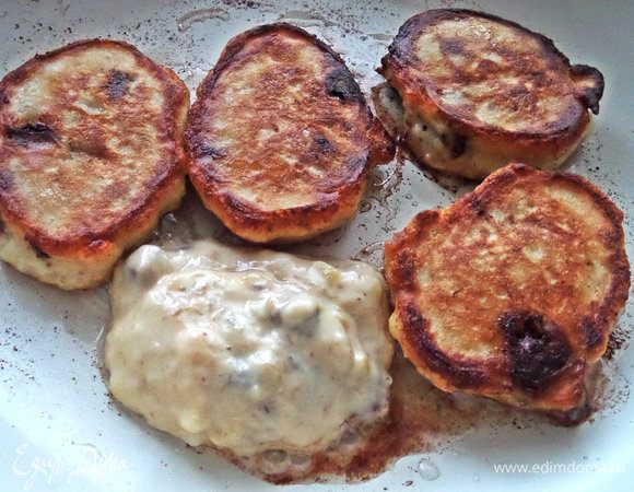 Переворачиваем и жарим с другой стороны.