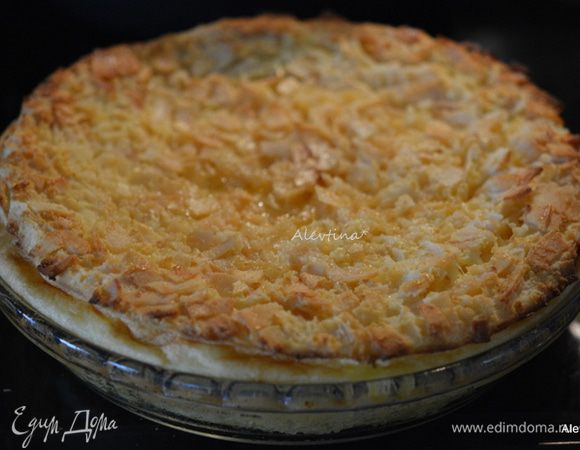 Готовому кексу дать остыть, перевернуть на тарелку. 