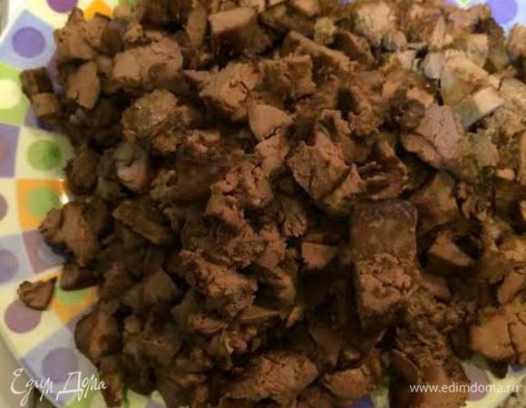 Печень и сердце мелко порезать.