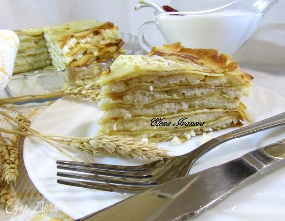 Блинную бабку с пшенной кашей подавайте горячей или теплой. 
Приятного аппетита!