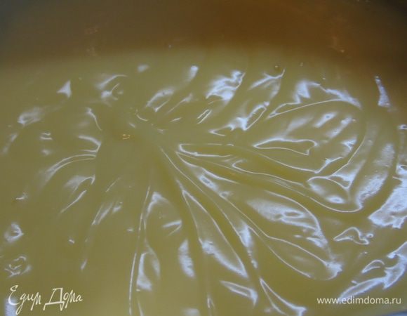 Вот такой нежный крем выходит, добавляем в готовый крем цедру, перемешиваем и даем полностью остыть.